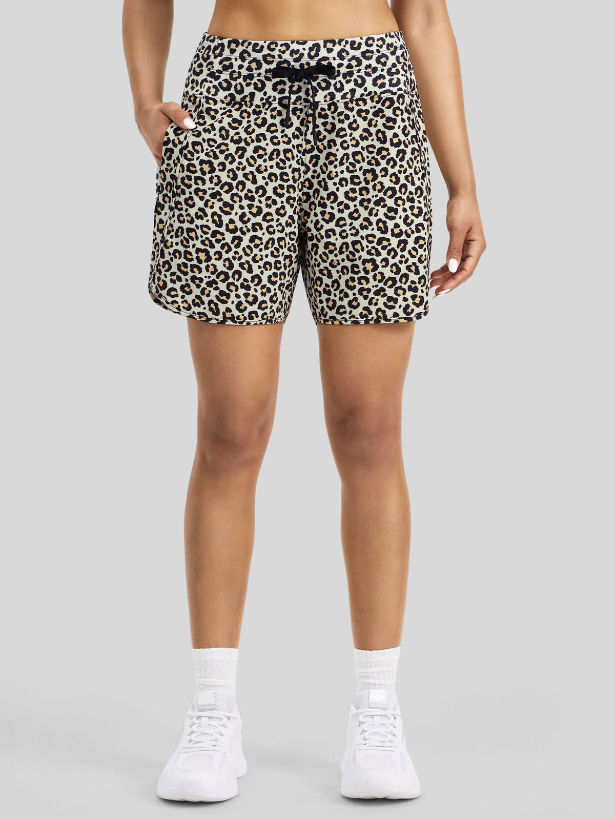 Women's 5-Inch Performance Utility Shorts